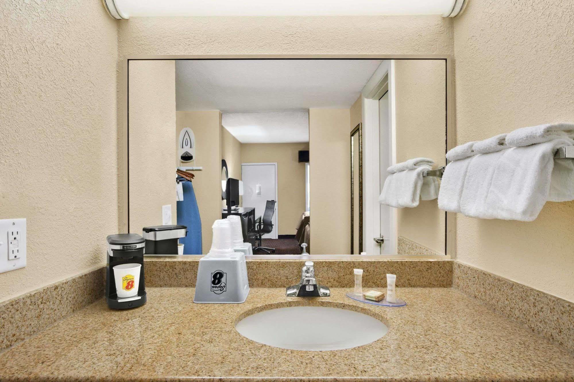 Quality Inn Asheville Downtown Tunnel Rd Exterior photo