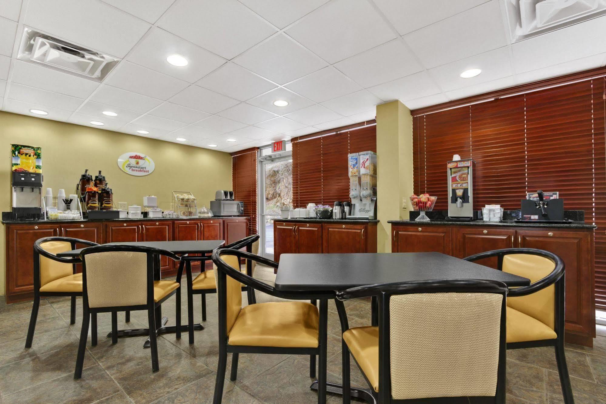 Quality Inn Asheville Downtown Tunnel Rd Exterior photo